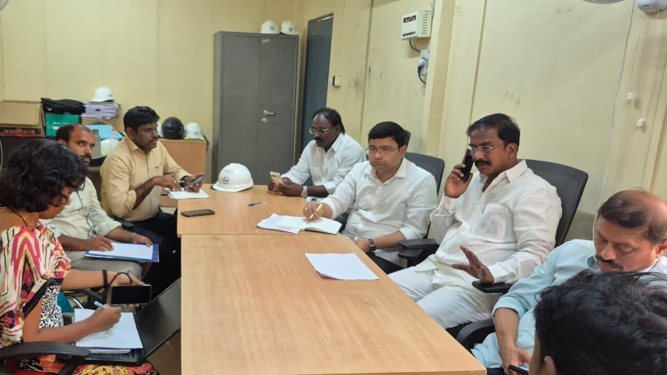 టిడ్కో ఇళ్ల పనులపై ఎమ్మెల్యే శ్రీరాం సమీక్ష