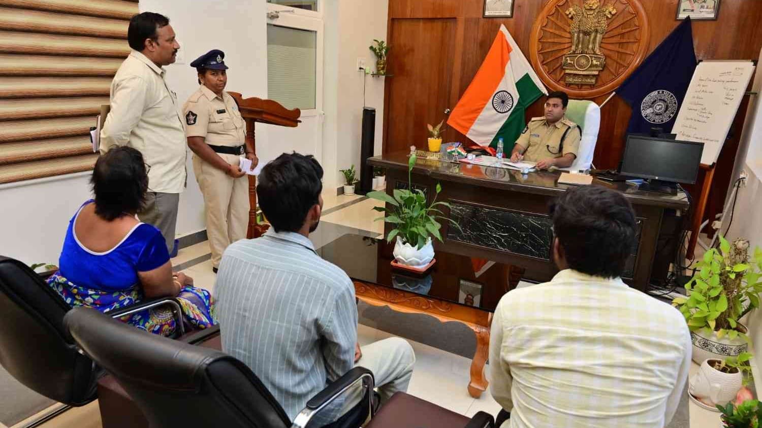 మీకోసం కార్యక్రమంలో 56 ఫిర్యాదులు స్వీకరించిన ఎస్పీ