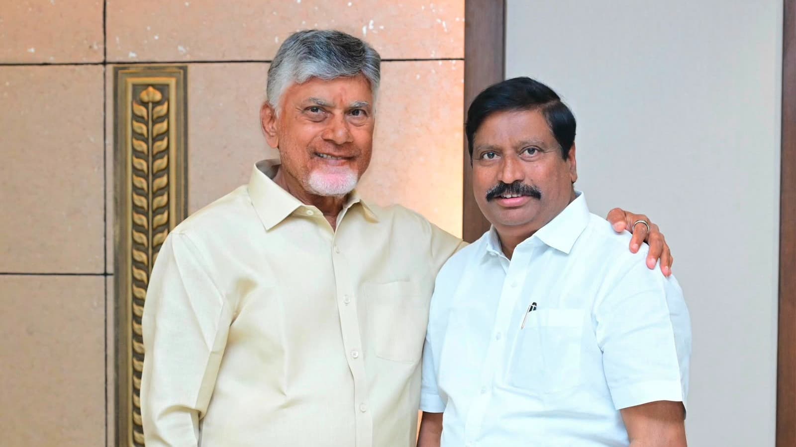 సీఎం చంద్రబాబుతో కొమ్మాలపాటి శ్రీధర్ భేటీ