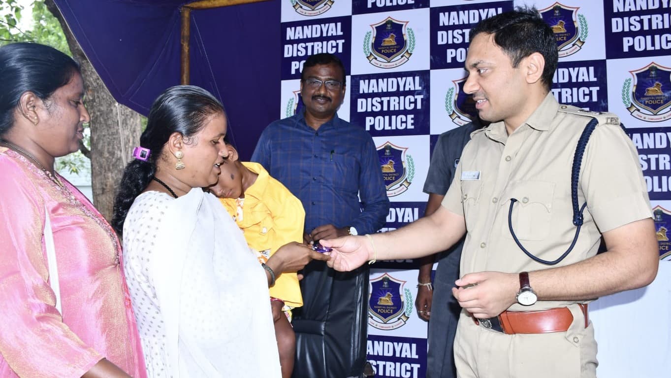 నంద్యాల పోలీసులు చాకచక్యం.. చిన్నారి ప్రణవి సురక్షితం