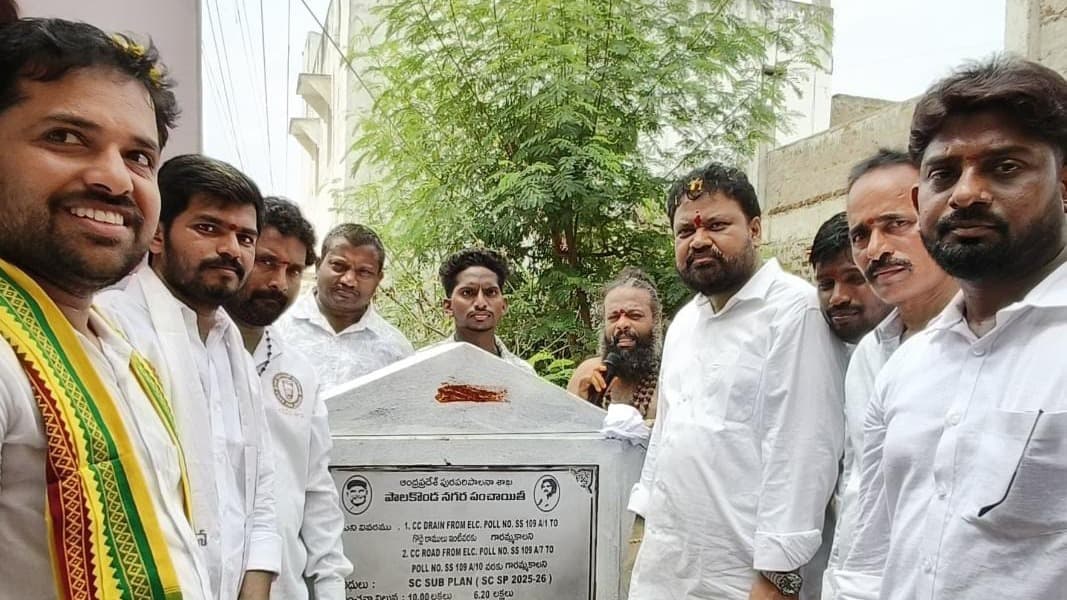 పాలకొండలో రూ.86.80 లక్షల సీసీ రోడ్ల పనులకు శ్రీకారం