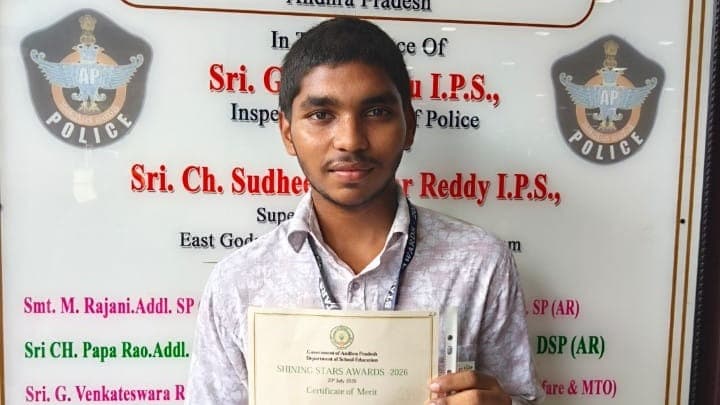 ద్రోణ స్కూల్ లోకేష్‌కు షైనింగ్ స్టార్ అవార్డు