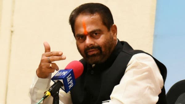భూకబ్జా కేసులో తమ్మినేని సీతారాం కుటుంబం అజ్ఞాతంలోకి..?