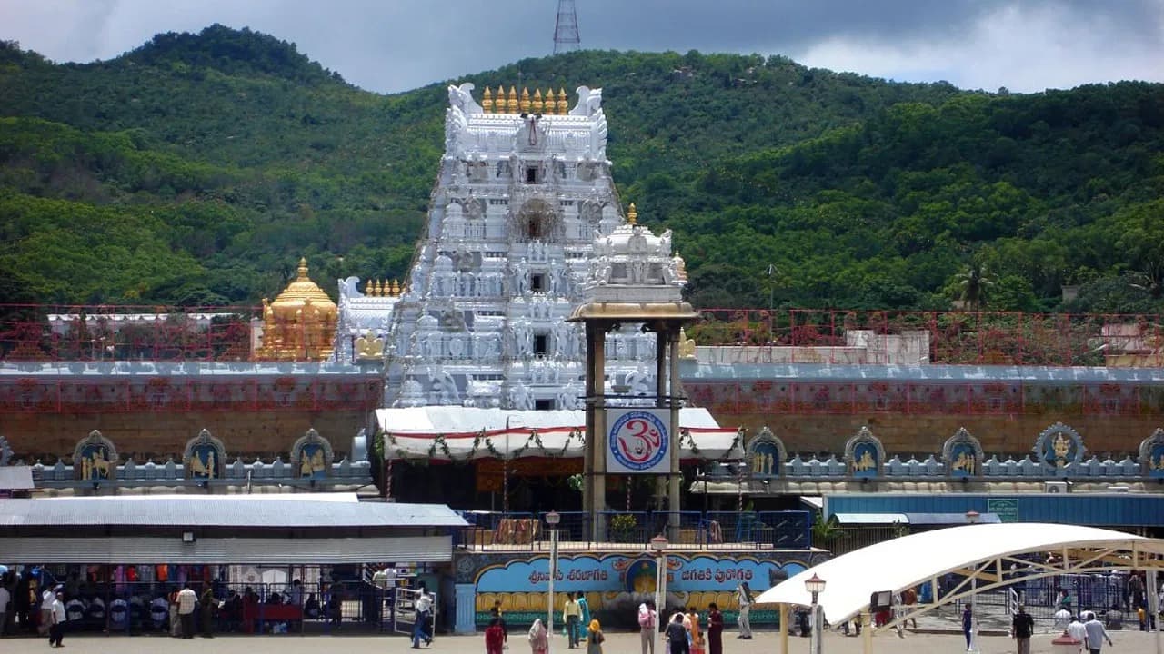 టోకెన్లు లేని భక్తులకు శ్రీవారి సర్వదర్శనానికి 24 గంటల సమయం..!