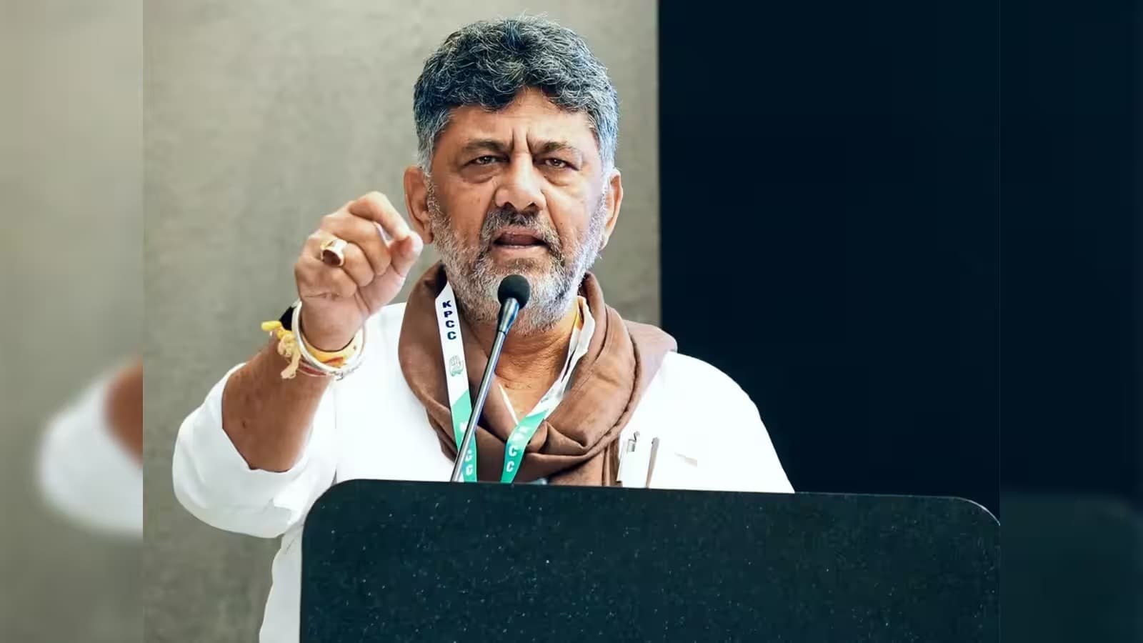 కేబినెట్‌ విస్తరణపై కాంగ్రెస్‌ కీలక చర్చలకు ఢిల్లీకి శివకుమార్‌