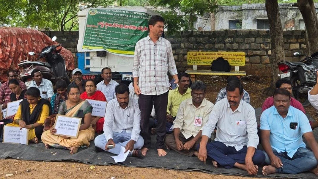ఎమ్మిగనూరులో ఎంపీఓల నిరసన ఉధృతి