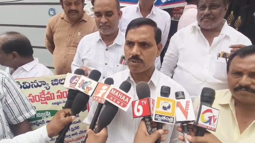 జీవో 396 రద్దు చేయాలని గుంటూరు డాక్యుమెంట్ రైటర్ల డిమాండ్