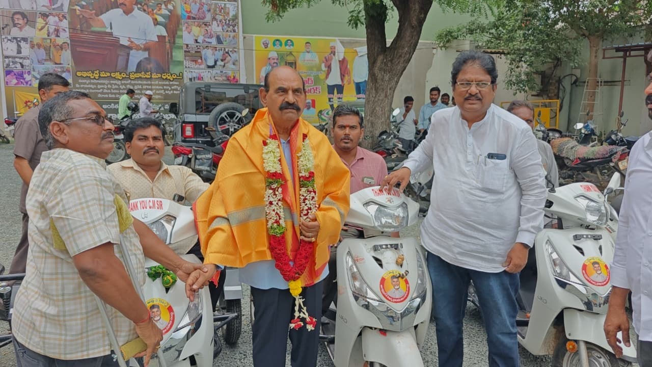 దివ్యాంగుల సంక్షేమానికి ఏపీ ఆదర్శం: మంత్రి ఫరూక్