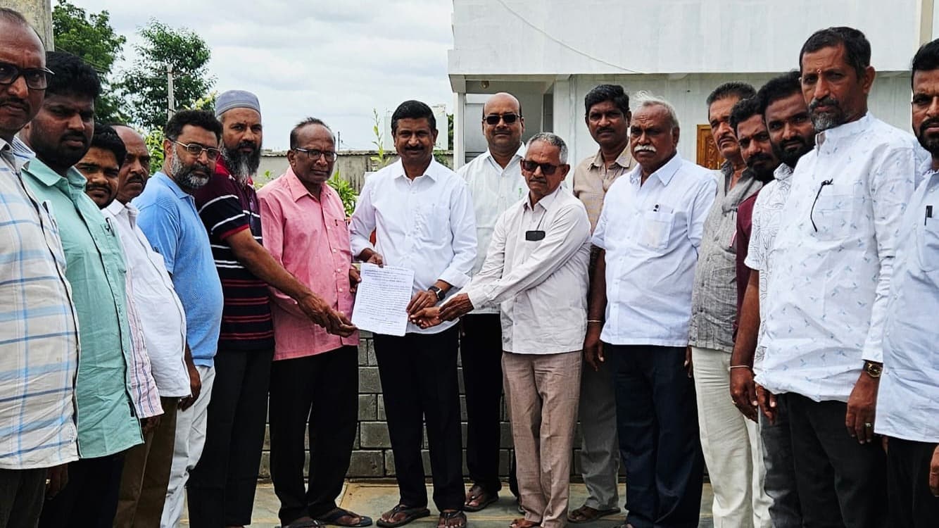 రిజిస్టర్ సేవా కేంద్రాలను రద్దు చేయాలి: డాక్యుమెంట్ రైటర్లు