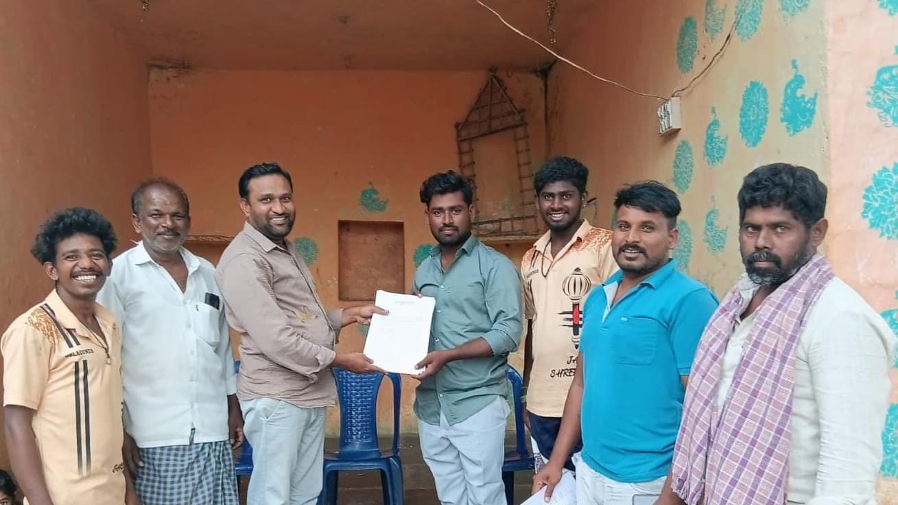 హోళగుందలో జోరుగా ఓటర్ల నమోదు కార్యక్రమం