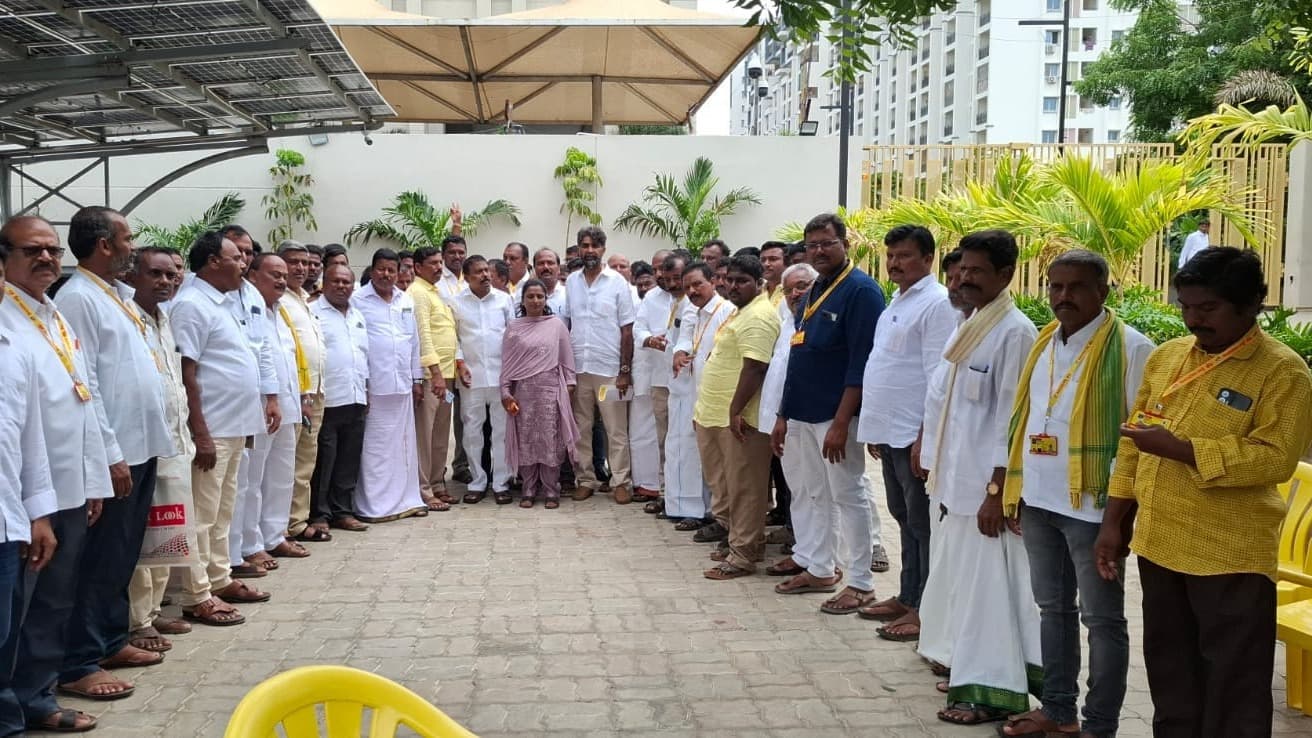 జగన్మోహన్ రాజుపై టీడీపీ నేతల ఫిర్యాదు