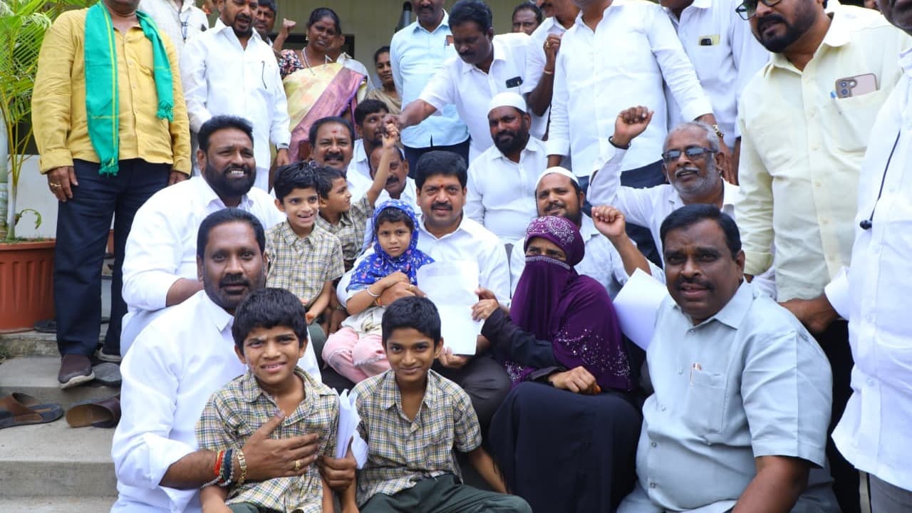 ఒకే ఇంట్లో ఐదుగురు పిల్లలకు తల్లికి వందనం
