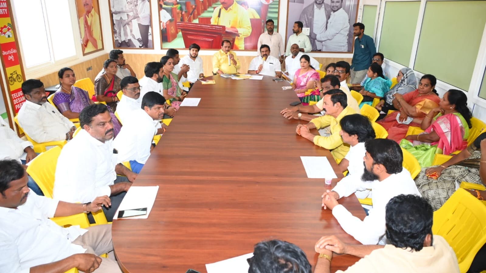 ప్రజల్లోకి వెళ్లి అభివృద్ధి వివరించాలి: ఎమ్మెల్యే దగ్గుపాటి