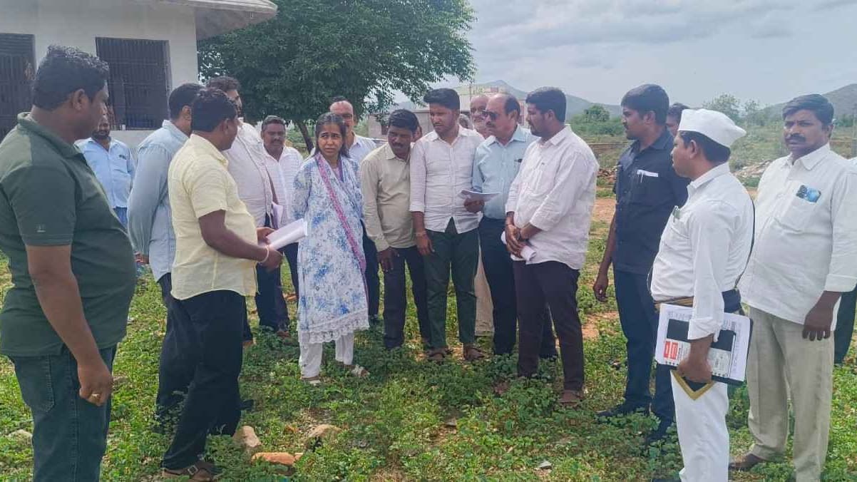 మాధవరం చేనేత క్లస్టర్ అభివృద్ధికి జేసీ కీలక హామీ