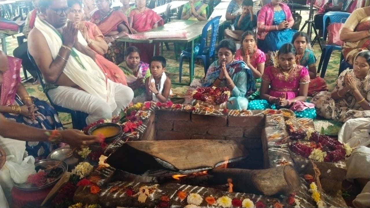 వారాహిమాతను ప్రార్థించిన విద్యార్థులు..