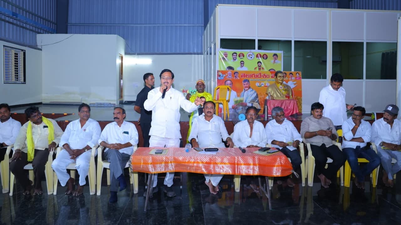 చీరాలలో ఇంటింటి ప్రచారానికి ఎమ్మెల్యే మాలకొండయ్య పిలుపు