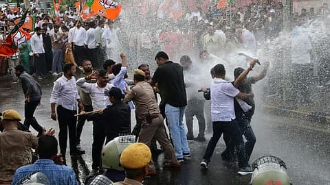 జైపూర్‌లో బీజేపీ, కాంగ్రెస్‌ పోటాపోటీ నిరసనలు.. ఉద్రిక్తత