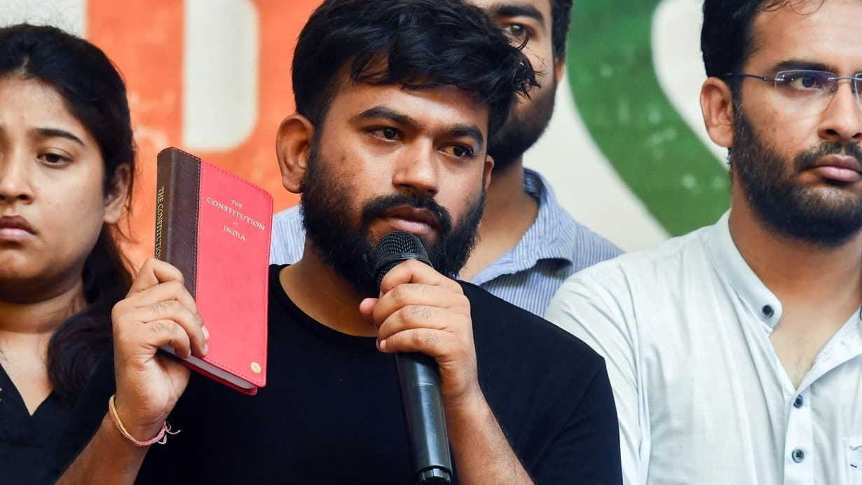 లాఠీచార్జ్‌ అధికారులను కోర్టుకు ఈడుస్తాం: అభిజీత్‌ దీప్కే