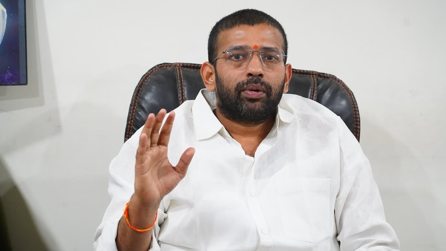 వైసీపీ నేత జక్కంపూడి రాజాకు కర్నూలు పోలీసుల నోటీసులు