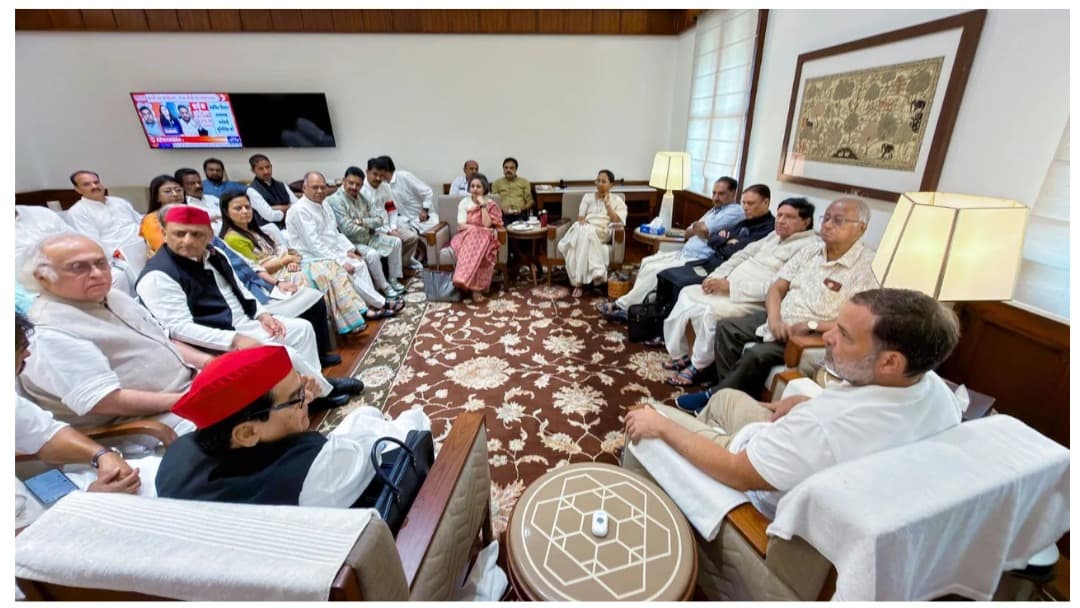 విద్యాశాఖ మంత్రి రాజీనామా వరకు చర్చకు నో: ప్రతిపక్షం