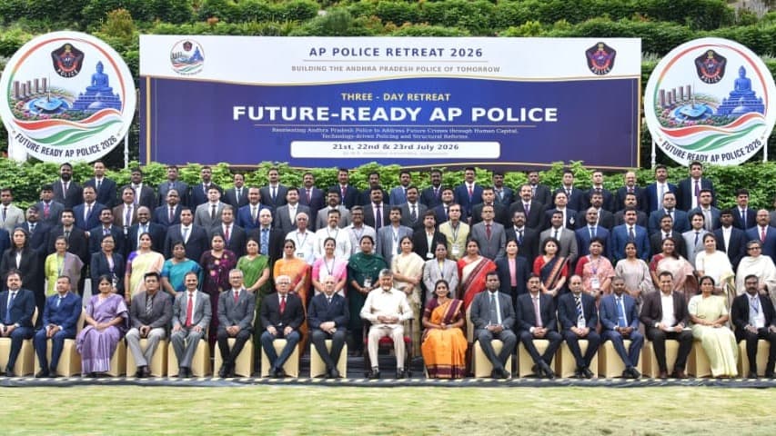 'భవిష్యత్ పోలీసింగ్ సదస్సు'లో పాల్గొన్న చంద్రబాబు