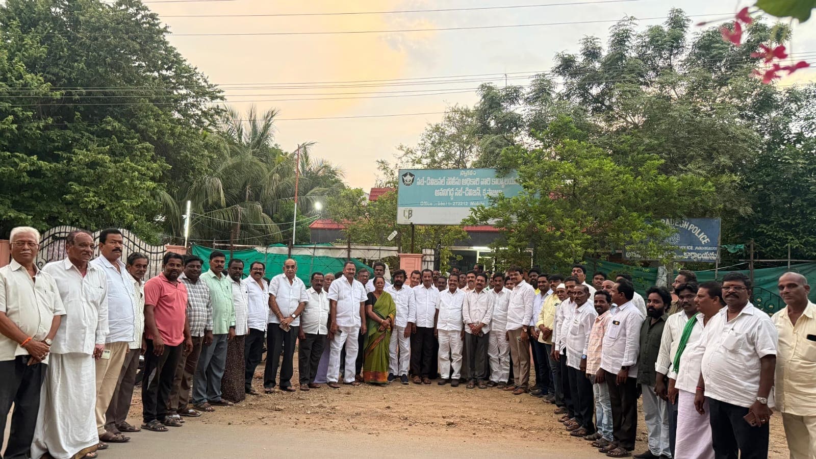 కనపర్తి శ్రీనివాసరావుపై దుష్ప్రచారం.. డీఎస్పీకి టీడీపీ నేతల ఫిర్యాదు..!