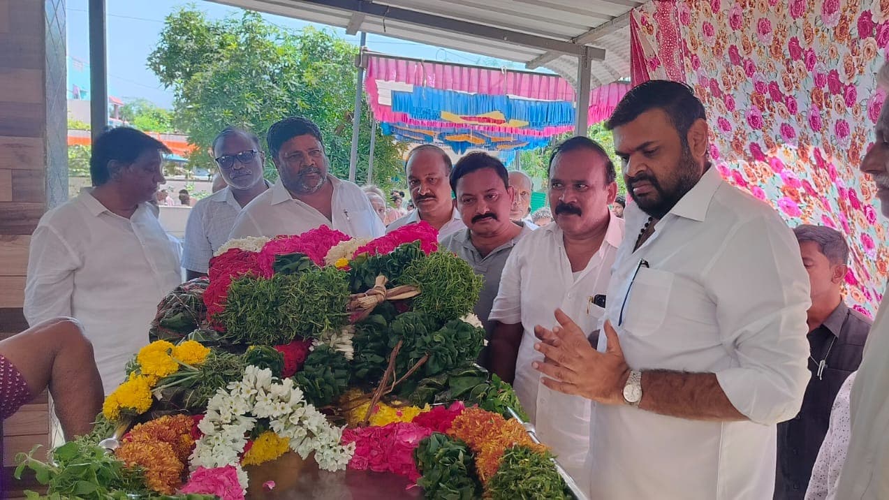దేశం సుధాకర్ నాయుడు మాతృమూర్తికి ఎమ్మెల్యే నివాళులు