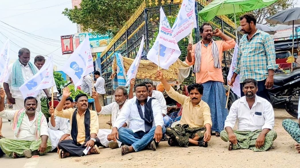 నీట్ లీకేజీపై కేంద్ర మంత్రికి రాజీనామా డిమాండ్