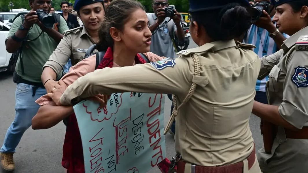 నీట్‌ నిరసనలపై తప్పుడు ప్రచారం.. 480 ఖాతాలపై ఢిల్లీ పోలీసుల చర్య
