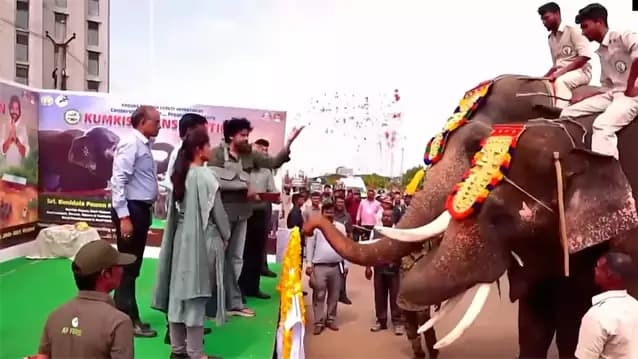 మన్యం జిల్లాకు కుంకీ ఏనుగులకు స్వాగతం పలికిన పవన్ కల్యాణ్