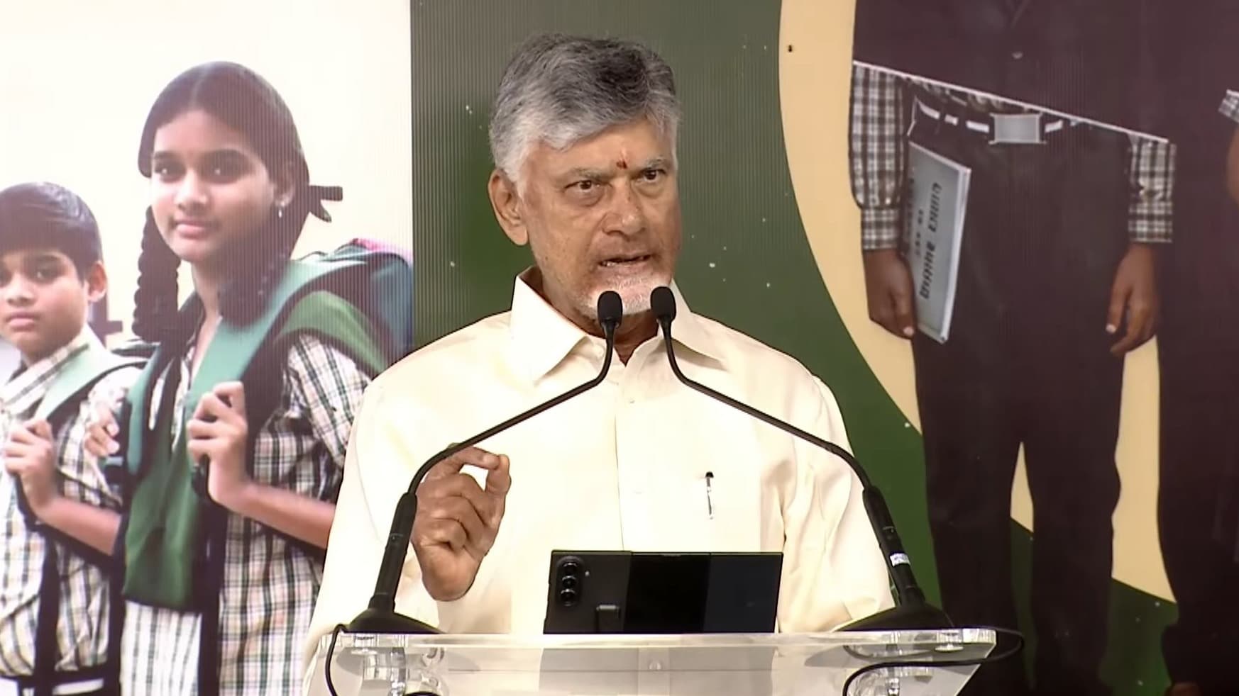 విద్యార్థుల భవిష్యత్తే లక్ష్యం: సీఎం చంద్రబాబు