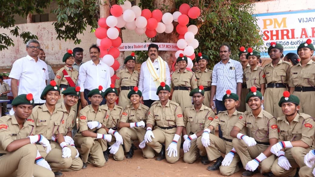 ప్రభుత్వ పాఠశాలల అభివృద్ధే లక్ష్యం: ఎమ్మెల్యే బొండా ఉమా