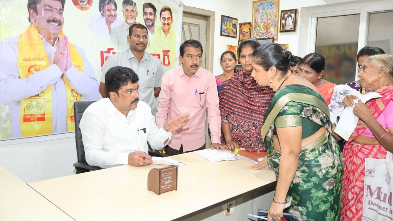 ప్రతి అర్జీకి పరిష్కారం చూపుతాం: ఎమ్మెల్యే బొండా ఉమా