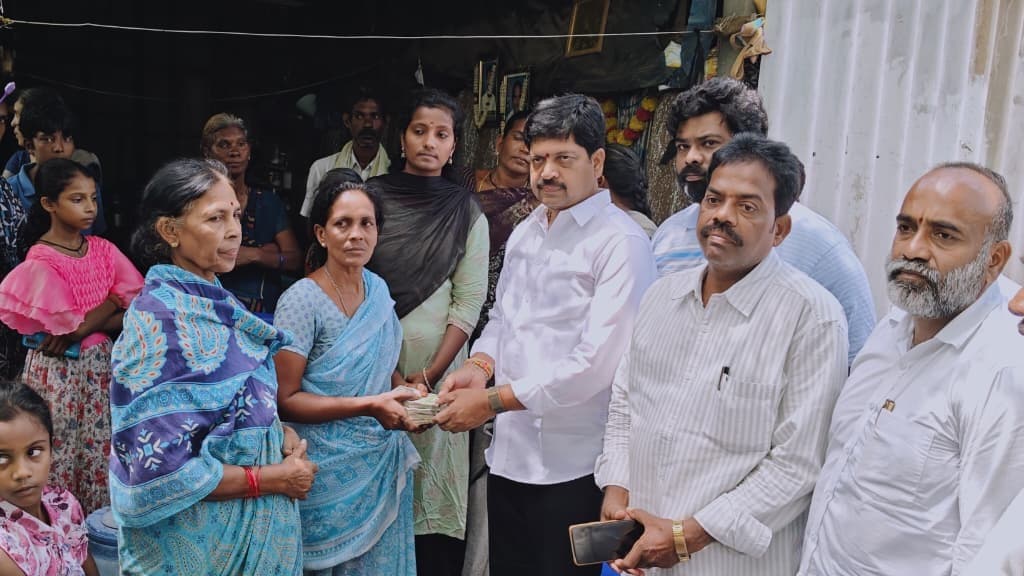 రోడ్డు ప్రమాద బాధిత కుటుంబాలకు మంత్రి కొల్లు రవీంద్ర సాయం