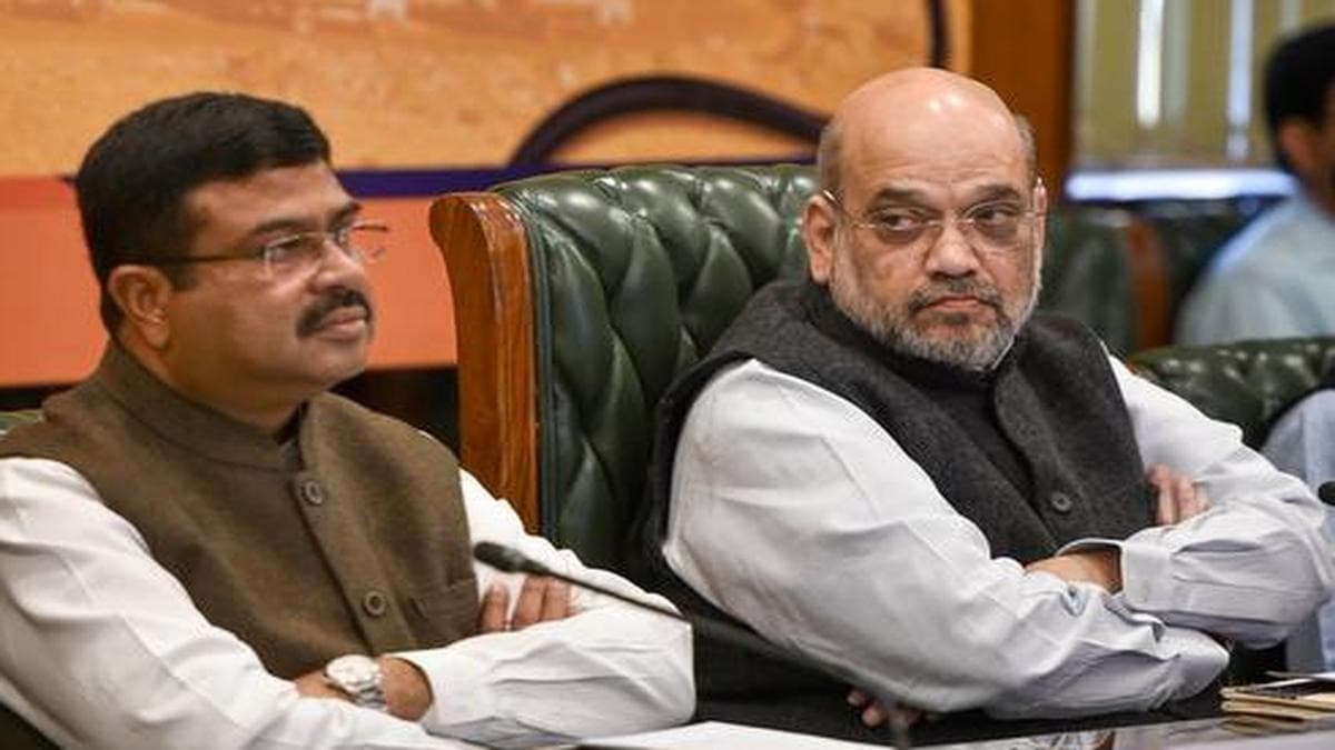 ధర్మేంద్ర ప్రధాన్ నివాసానికి అమిత్‌షా..