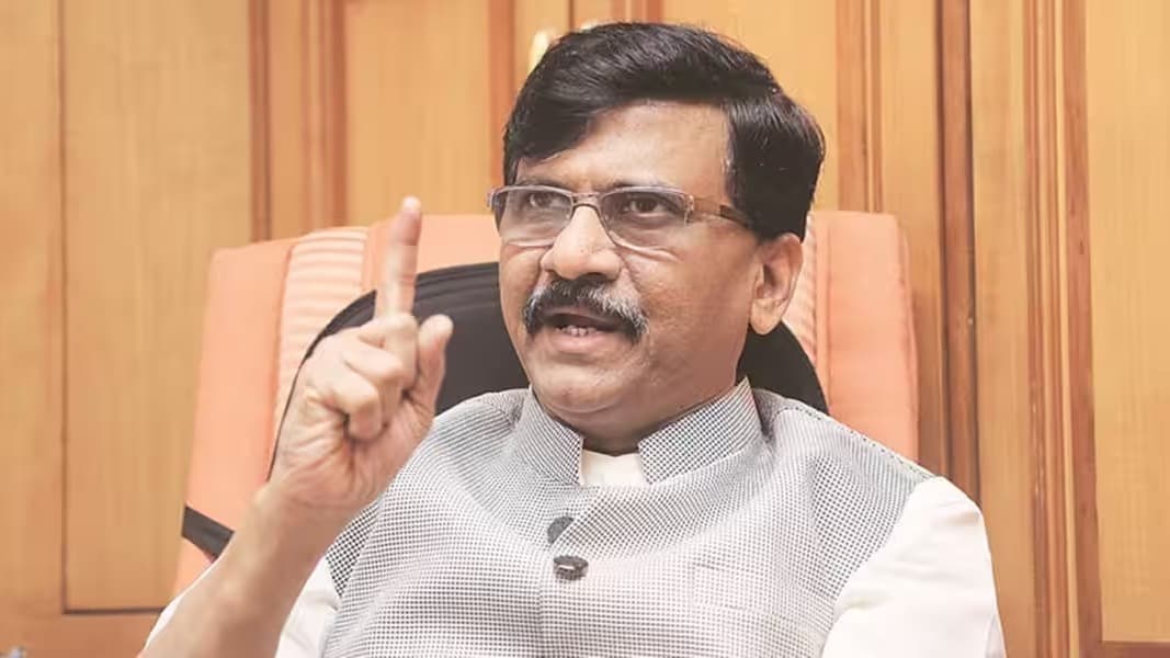 ఫడ్నవీస్‌ కేంద్ర మంత్రిగా.. మహారాష్ట్రలో సీఎం మార్పు ఖాయం: రౌత్