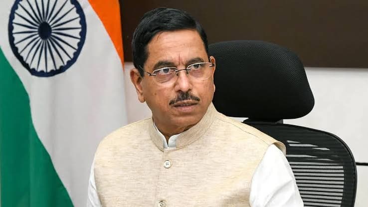 కేంద్ర విద్యాశాఖ మంత్రిగా ప్రహ్లాద్‌ జోషి బాధ్యతల స్వీకరణ