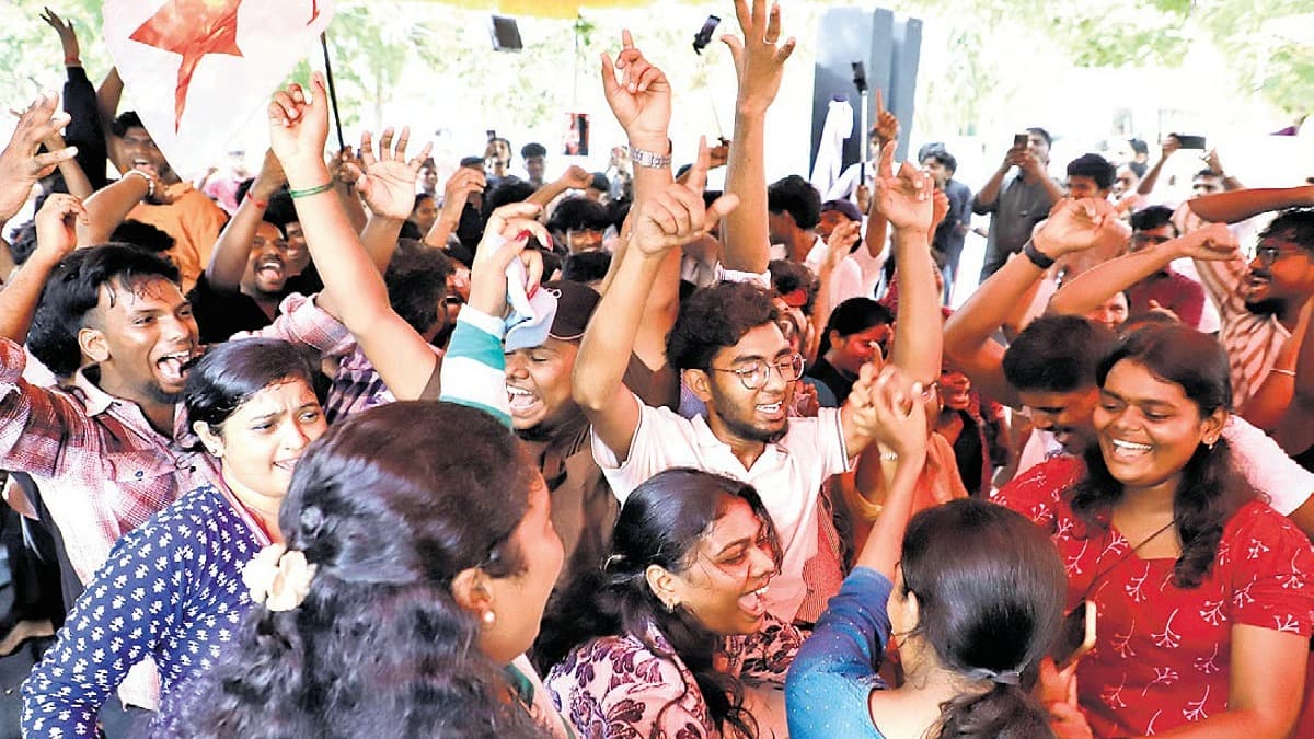 ప్రజల మాట వినని ప్రభుత్వం చివరికి విరిగిపోతుంది