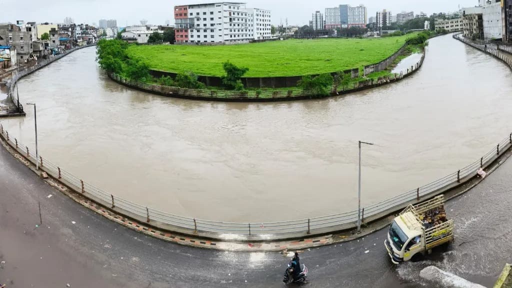  రెండు కాలువలతో సూరత్‌లో జూలై వరద విధ్వంసం