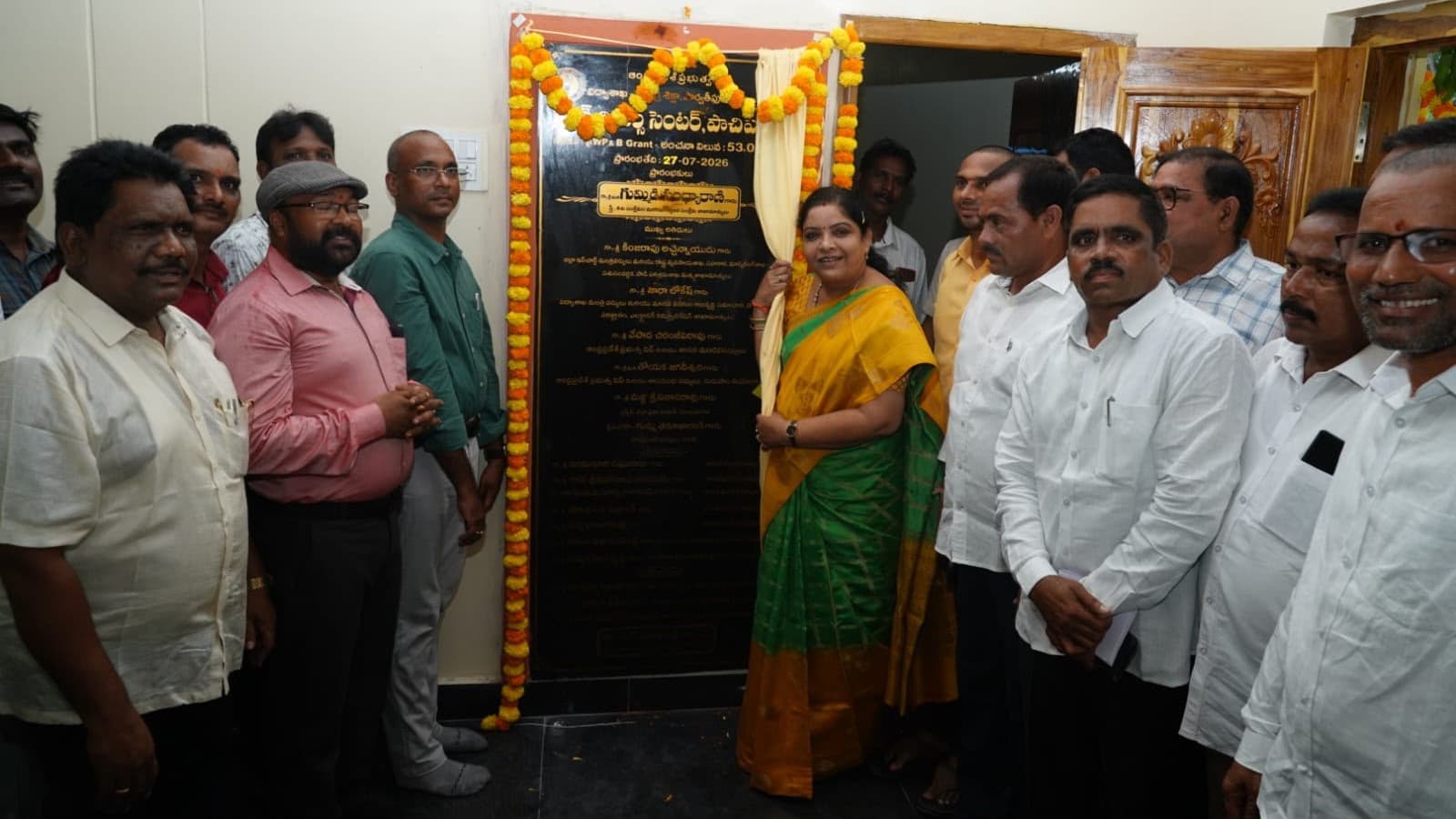 గుమ్మిడి సంధ్యారాణి చేతుల మీదుగా కొత్త కార్యాలయం ప్రారంభం