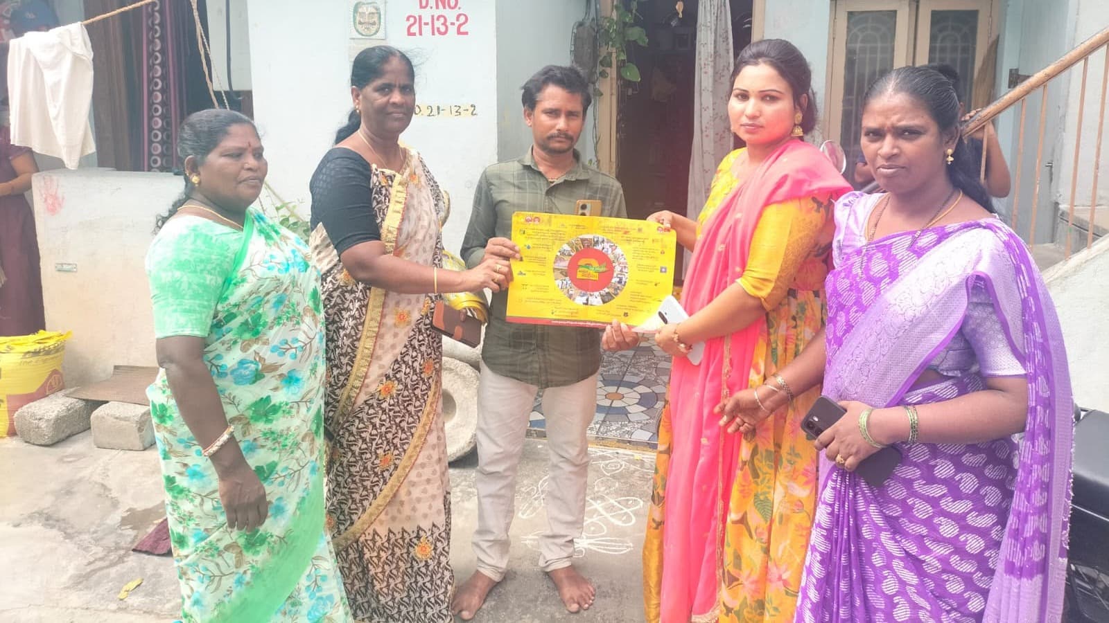 కూటమి ప్రభుత్వం సంక్షేమ విజయాల కార్యక్రమంలో పాల్గొన్న రాణి