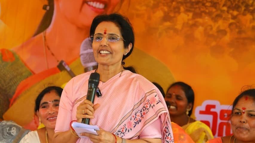 మహిళలు ధైర్యంగా ముందడుగు వేయాలి: నారా భువనేశ్వరి