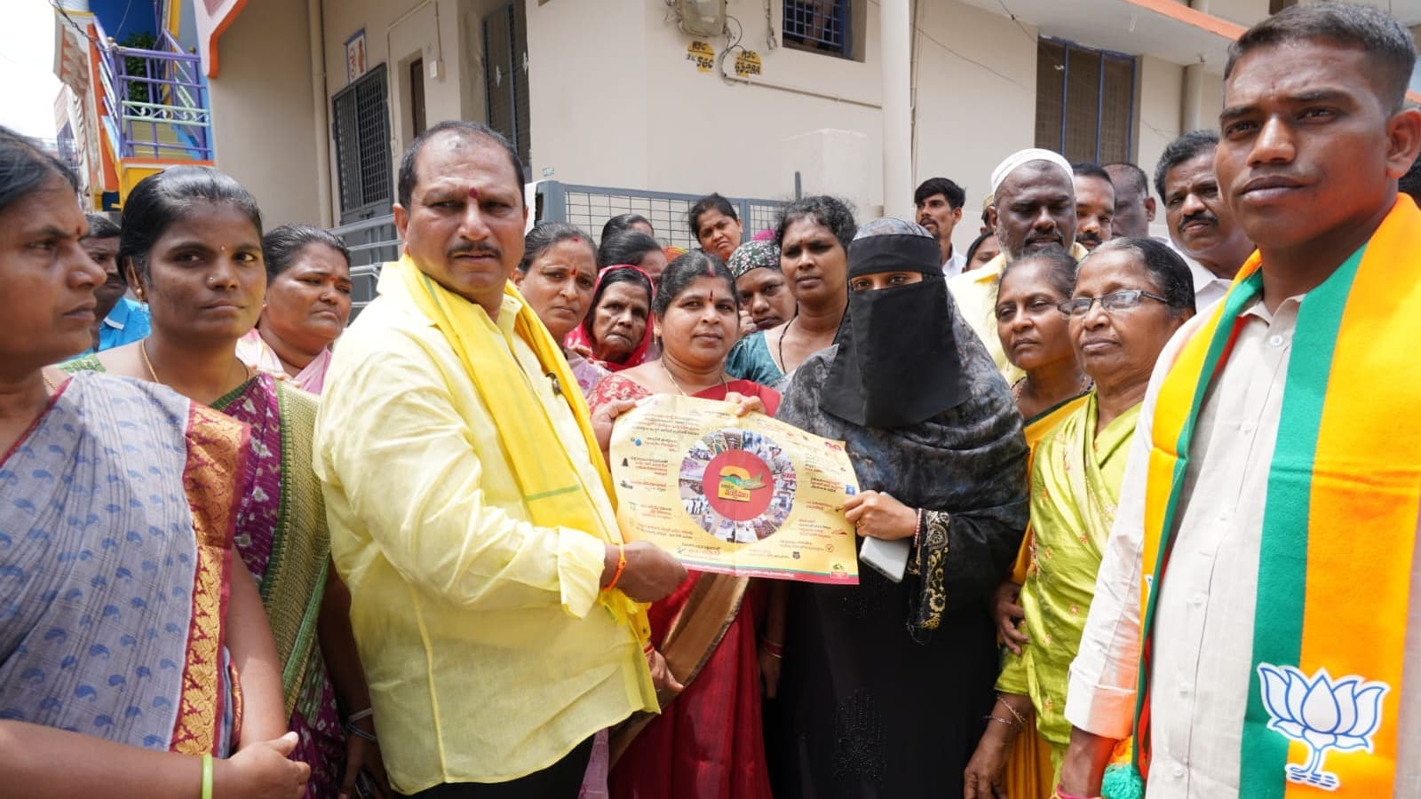 ఎమ్మెల్యే దగ్గుపాటి ఇంటింటి ప్రచారానికి ప్రజల భారీ స్పందన
