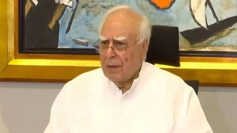 నీట్ నిరసనకారులకు కపిల్ సిబల్ కోటి న్యాయ సహాయం