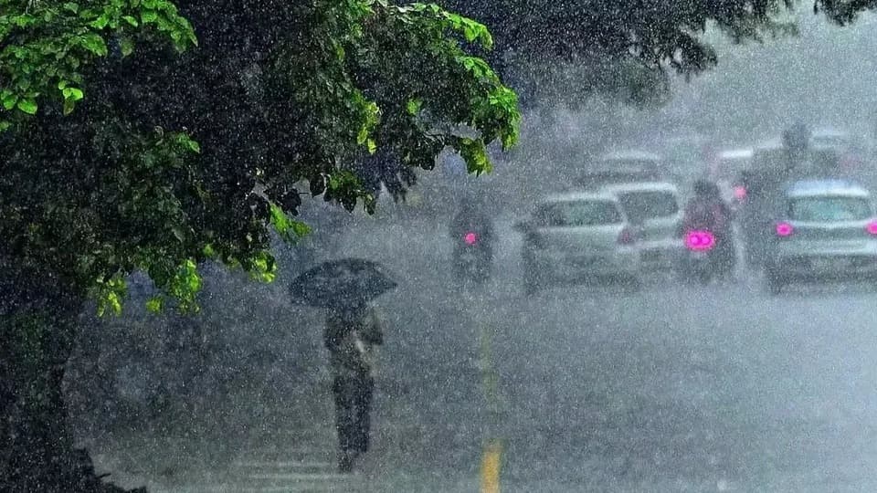 బంగాళాఖాతంలో వాయుగుండం.. ఏపీకి వర్షాలు, ఈదురుగాలుల హెచ్చరిక