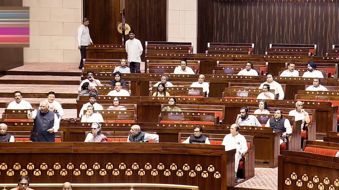 పార్లమెంట్‌లో వందేమాతరం బిల్లు.. విపక్షాలతో ప్రభుత్వ పోరు