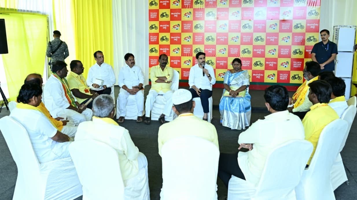 ఆదోని టీడీపీ నేతలతో లోకేష్ భేటీ..