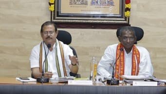 శ్రీశైలంలో శ్రావణమాసం.. స్పర్శదర్శనం టికెట్లలో మార్పులు