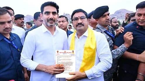 నాయి బ్రాహ్మణుల సమస్యలపై లోకేష్‌కు వినతిపత్రం