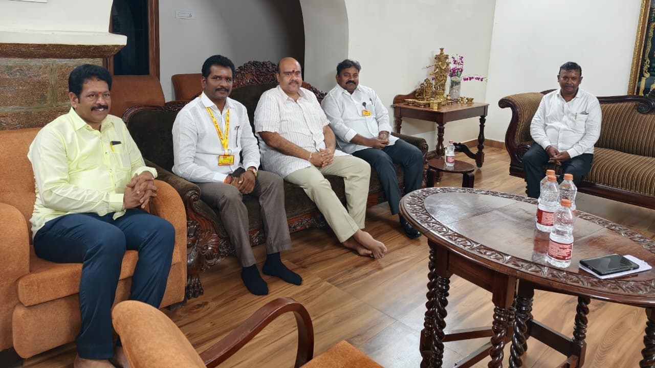 బేబినాయనతో వర్ల కుమార్ రాజా భేటీ..